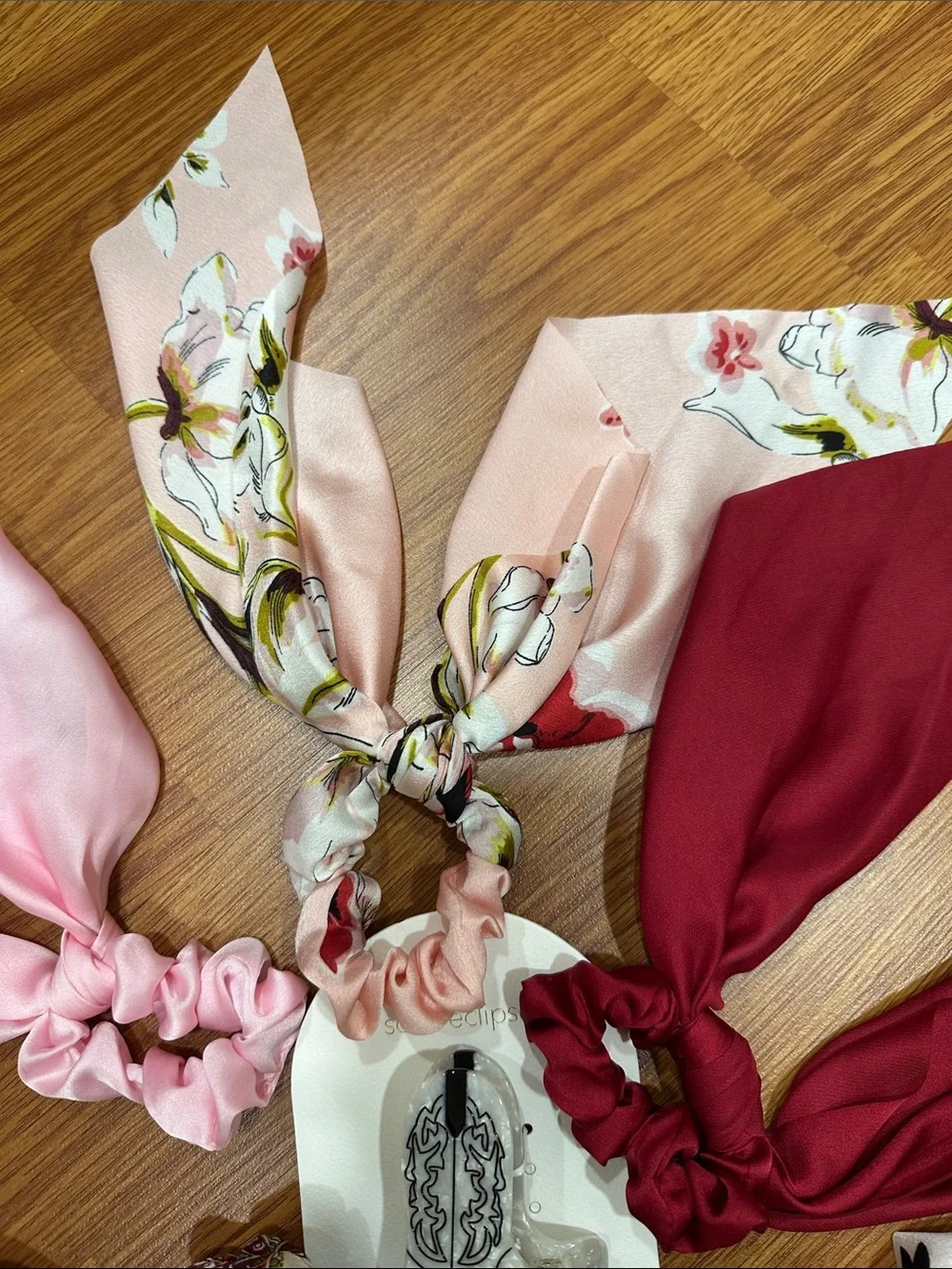 Multi-Pack Hair Scarf Scrunchies & claw clip